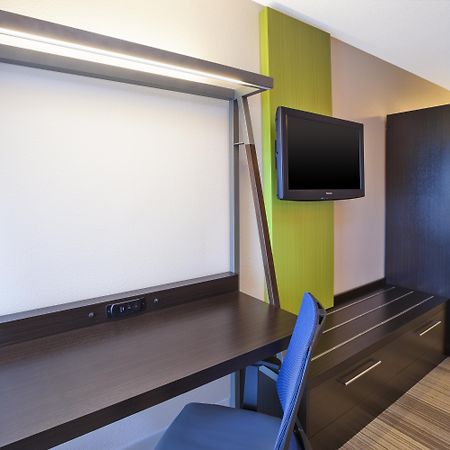 Holiday Inn Express & Suites Chicago-Midway Airport By Ihg Bedford Park Exterior photo