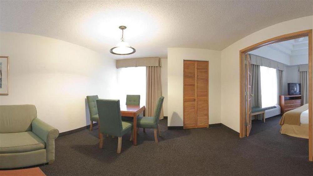 Holiday Inn Express & Suites Chicago-Midway Airport By Ihg Bedford Park Exterior photo