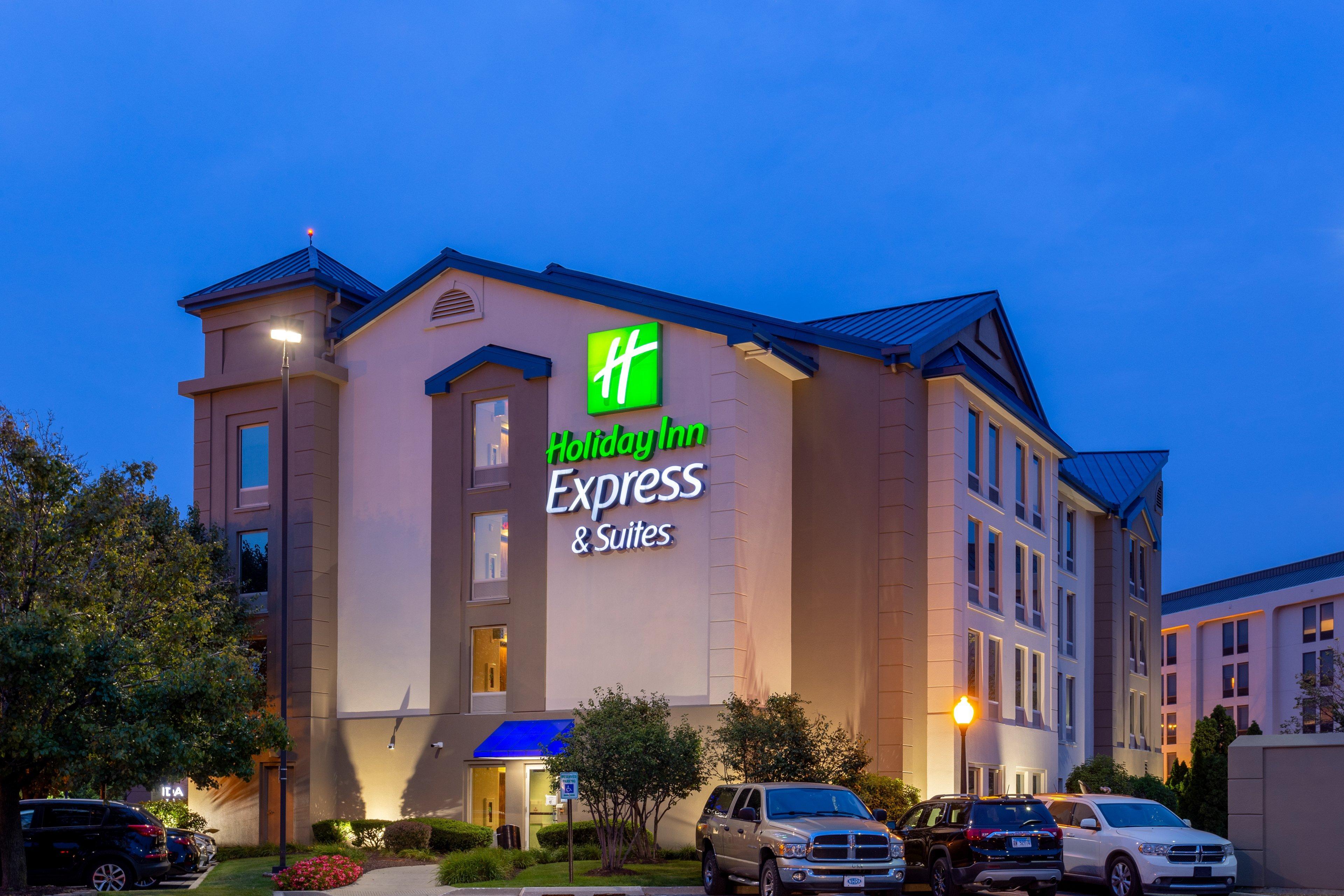 Holiday Inn Express & Suites Chicago-Midway Airport By Ihg Bedford Park Exterior photo