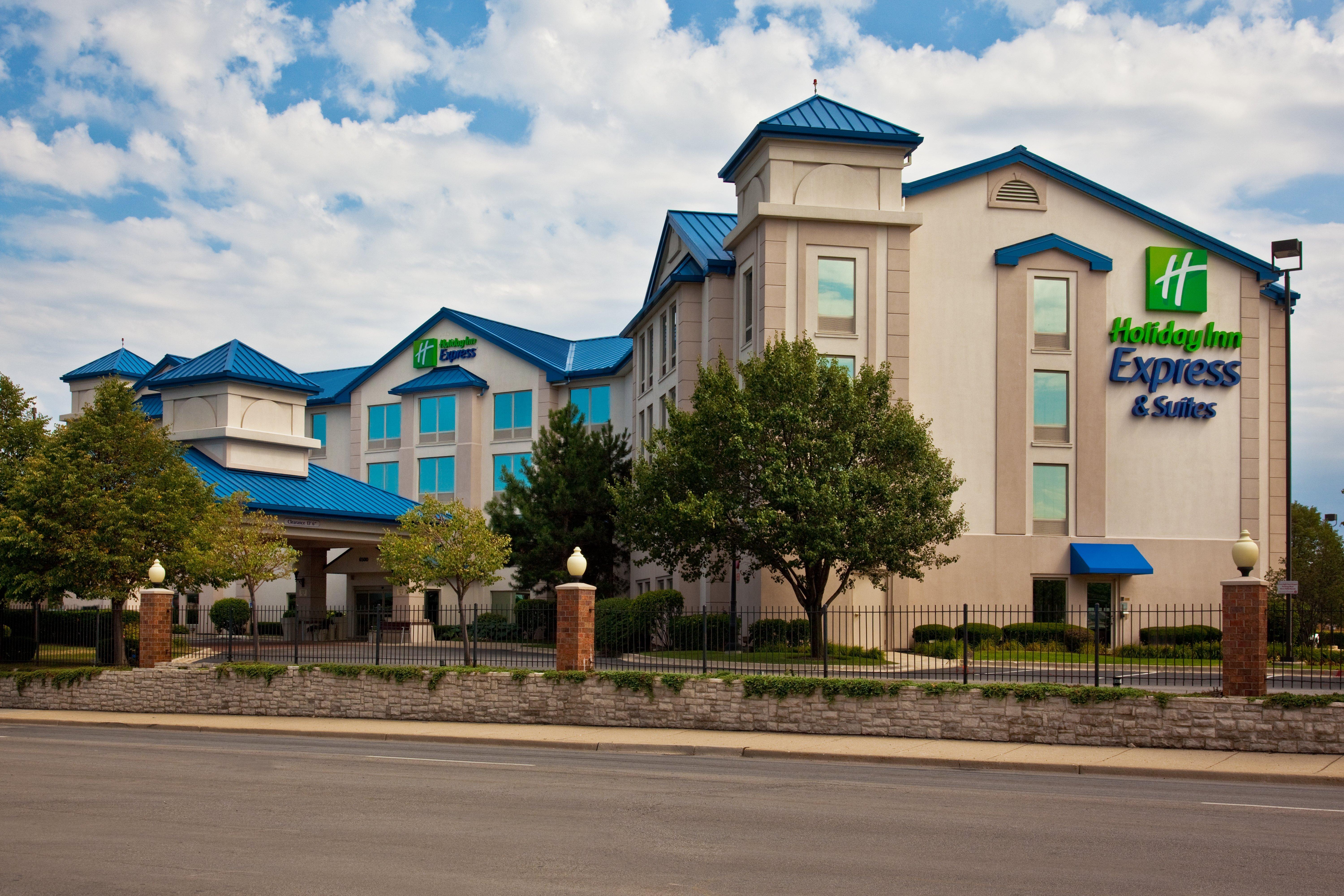 Holiday Inn Express & Suites Chicago-Midway Airport By Ihg Bedford Park Exterior photo