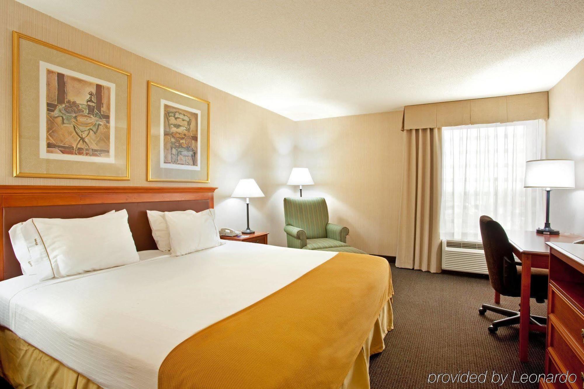 Holiday Inn Express & Suites Chicago-Midway Airport By Ihg Bedford Park Exterior photo